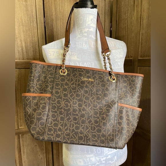 CALVIN KLEIN Shoulder Bag. - Picture 1 of 9